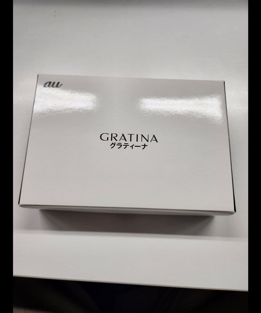 au GRATINA KYF42(新品・未使用)