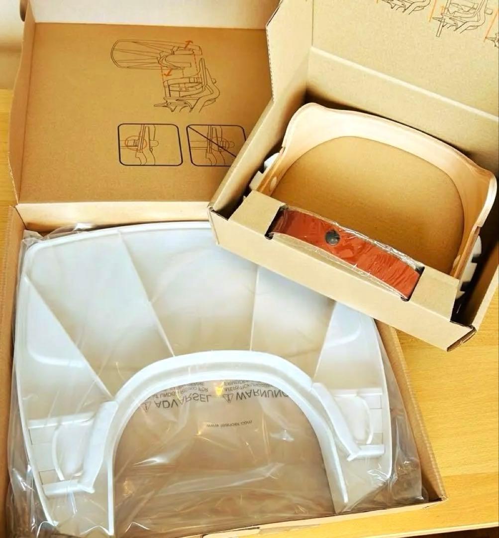 【未使用品】リエンダーハイチェア用テーブル、セーフティーバー&チェアベルト