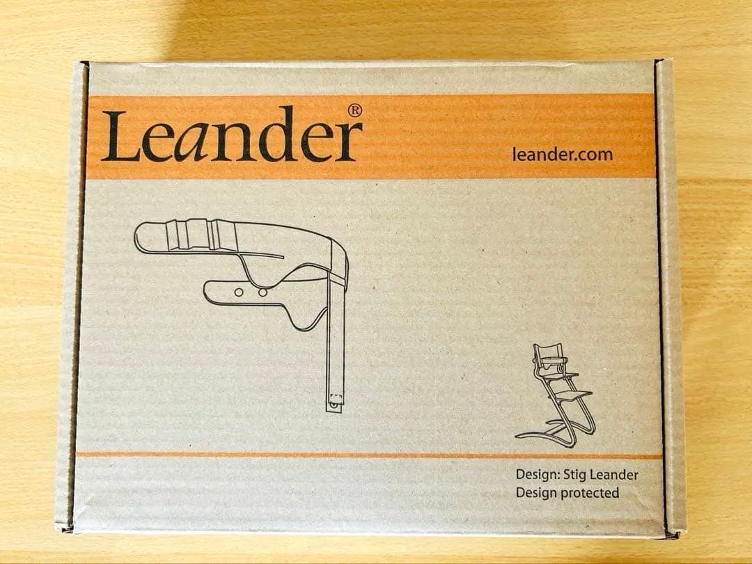 【未使用品】リエンダーハイチェア用テーブル、セーフティーバー&チェアベルト