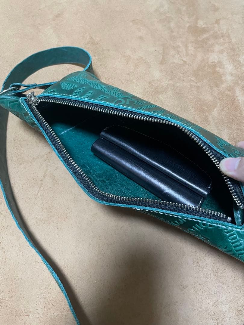 ボディバッグ　レザー　革　手縫い　ヌメ革　型押し　グリーン　経年変化　アメカジ