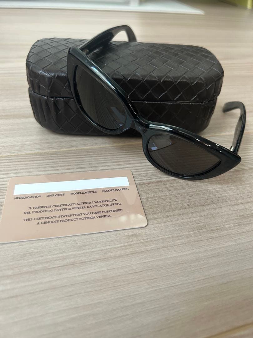 ヨブ　財布込み　 BOTTEGA VENETA キャットアイサングラス