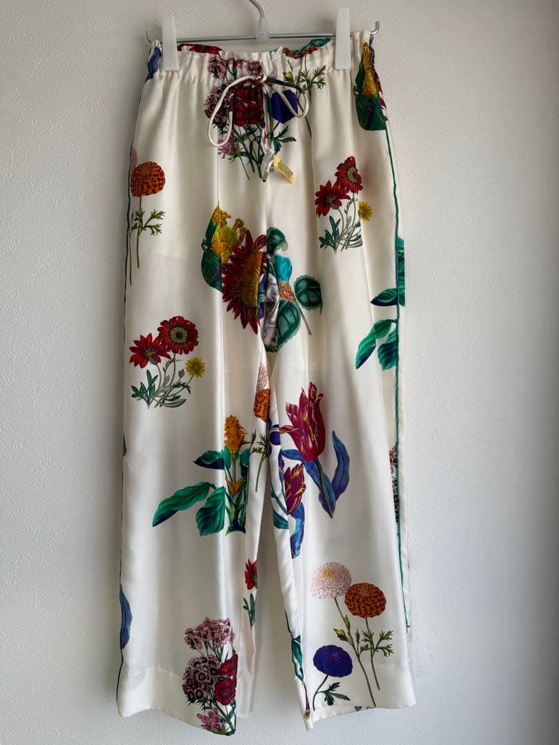 caban ボタニカルプリントパンツ