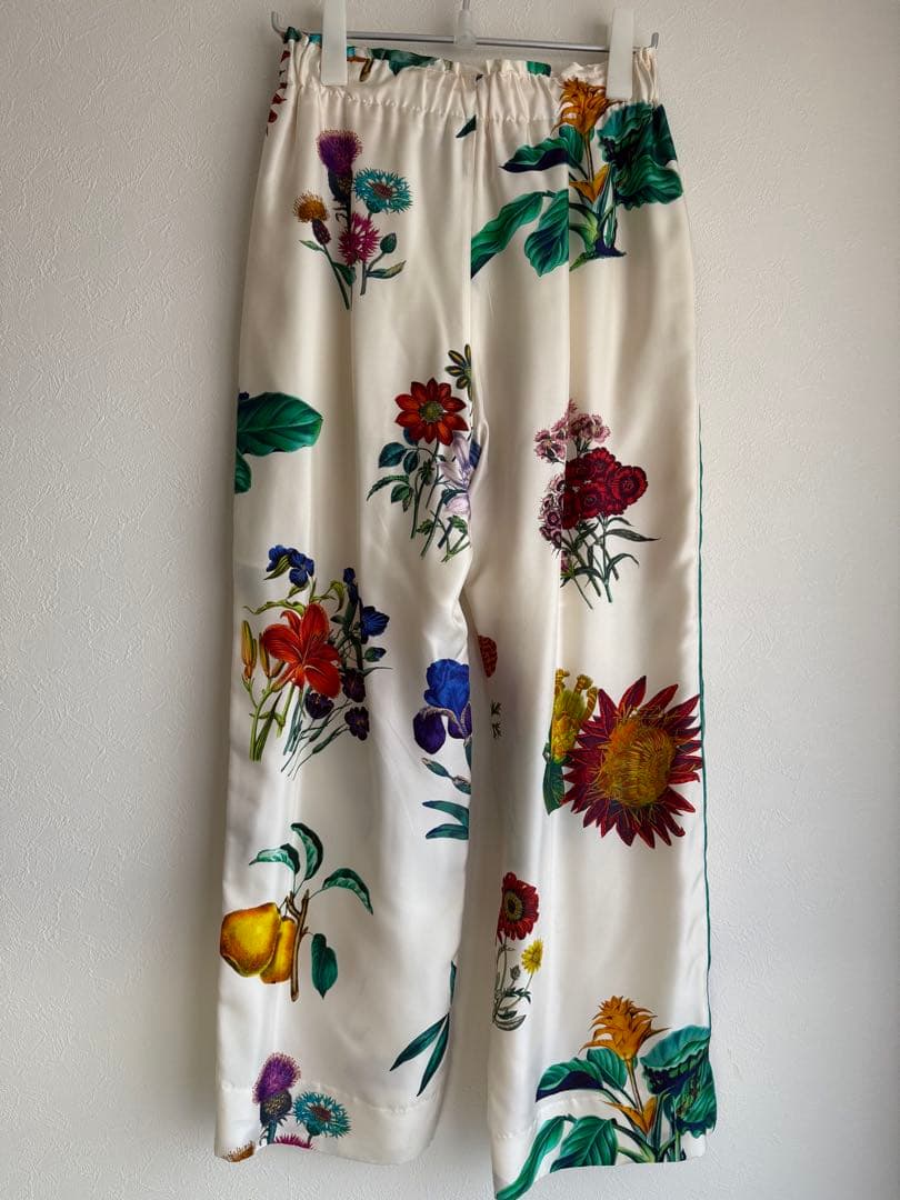 caban ボタニカルプリントパンツ