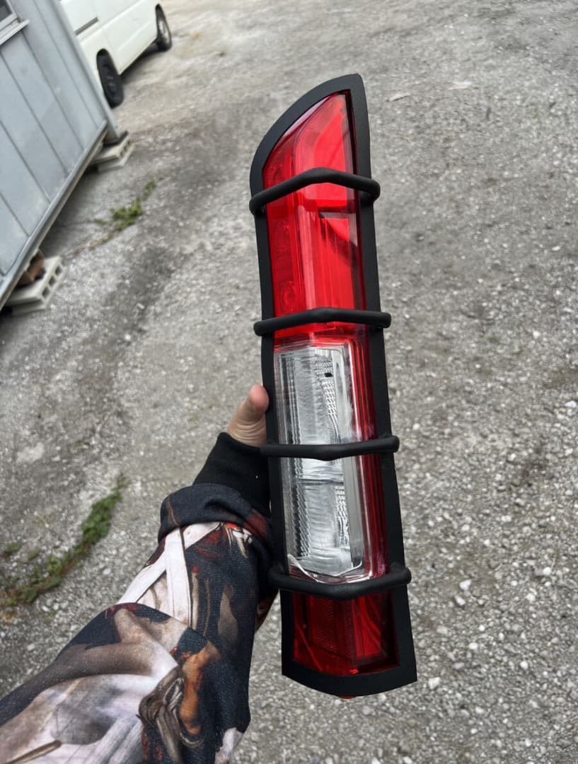 NVAN テールランプガード　左右