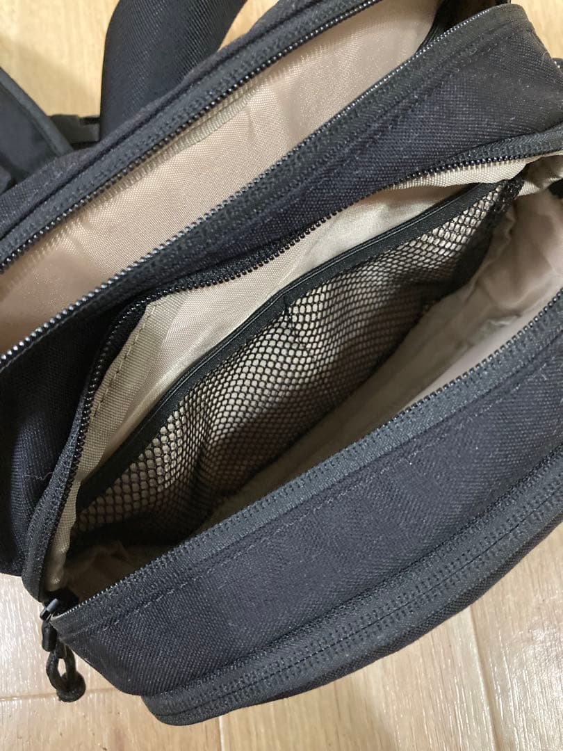 Hugoo ハグー ヒップシート (ブラック×ミルクティベージュ)