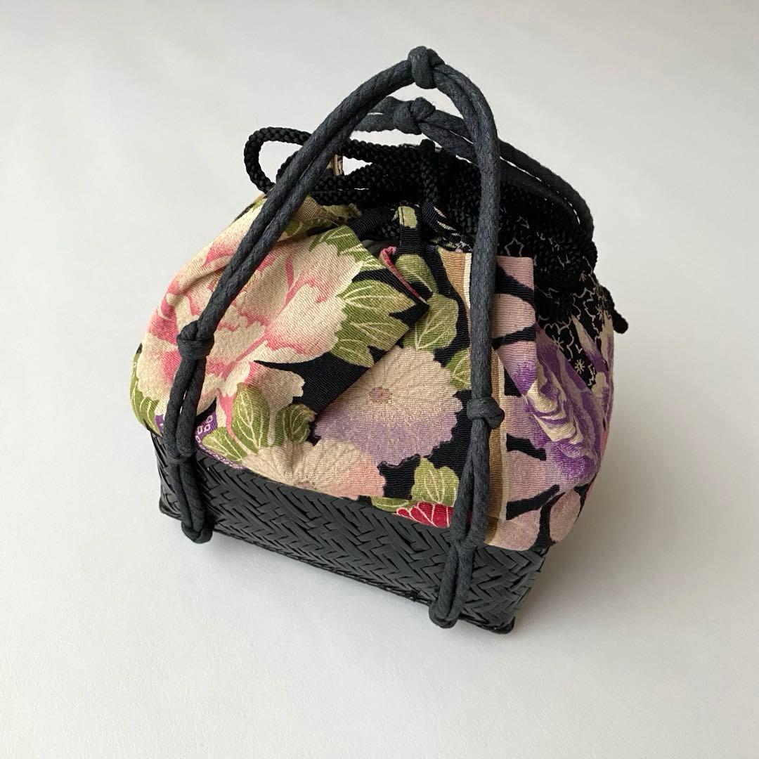 【浴衣5点セット】ボヌールセゾン　浴衣　半幅帯　飾り帯　かごバッグ　下駄　椿　縞