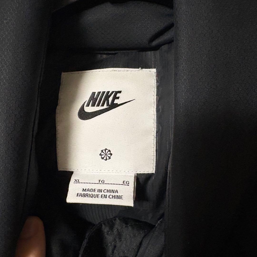 美品✨ NIKE ナイキ ダウンベスト 刺繍ロゴ　肉厚　ブラック