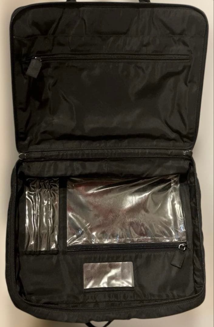 プラダ ナイロン ビジネスバッグ