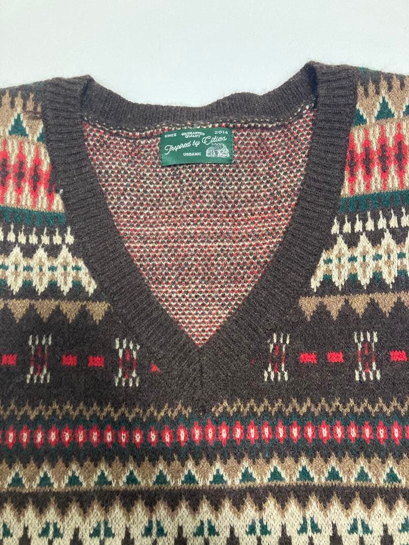 Urbanic 30 Lodge 幾何学模様 ブラウン ニットベスト