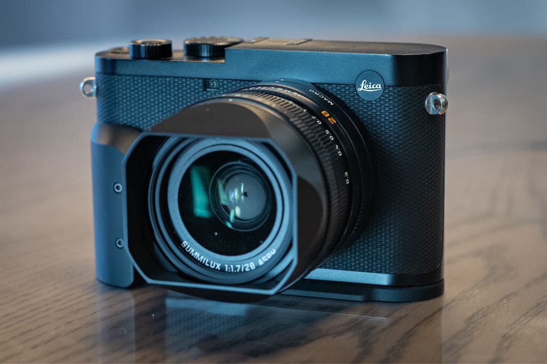 Leica Q2 ライカ　予備バッテリー・グリップ付き