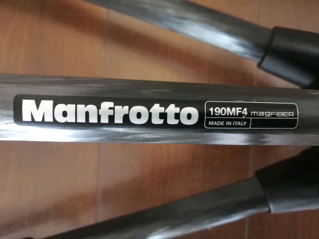 三脚（カーボン製）4段