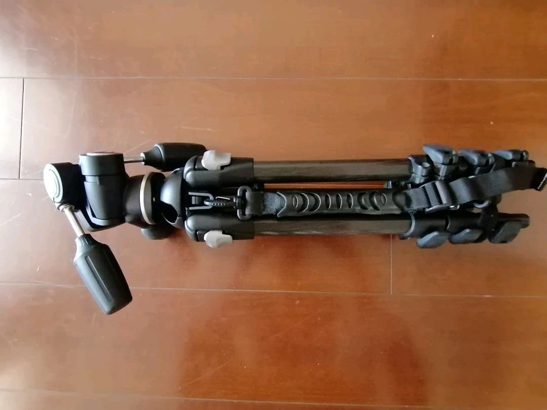 三脚（カーボン製）4段