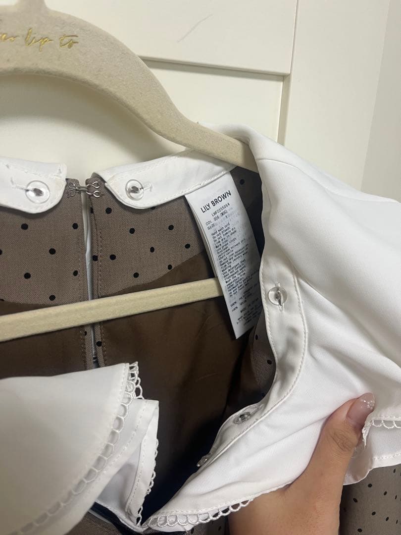 リリーブラウン Lily Brownミニワンピース　ラッフルカラー