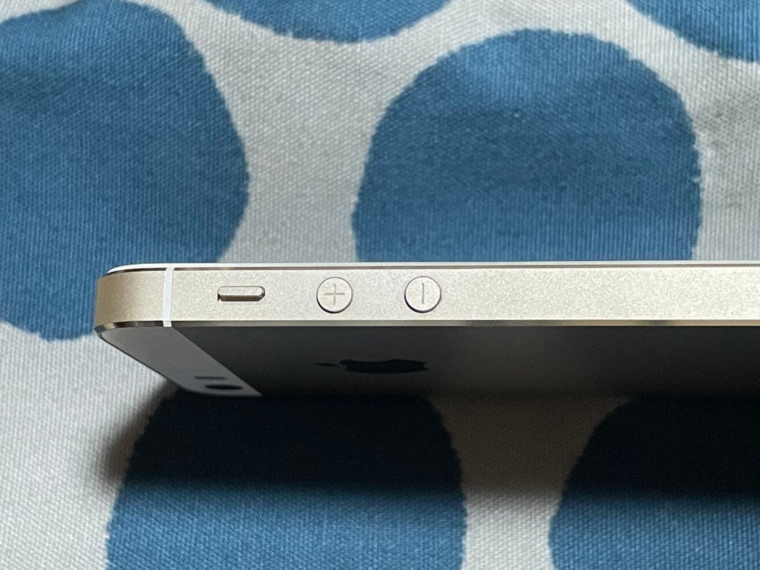 iPhone5s ゴールド 64GBバッテリー100%