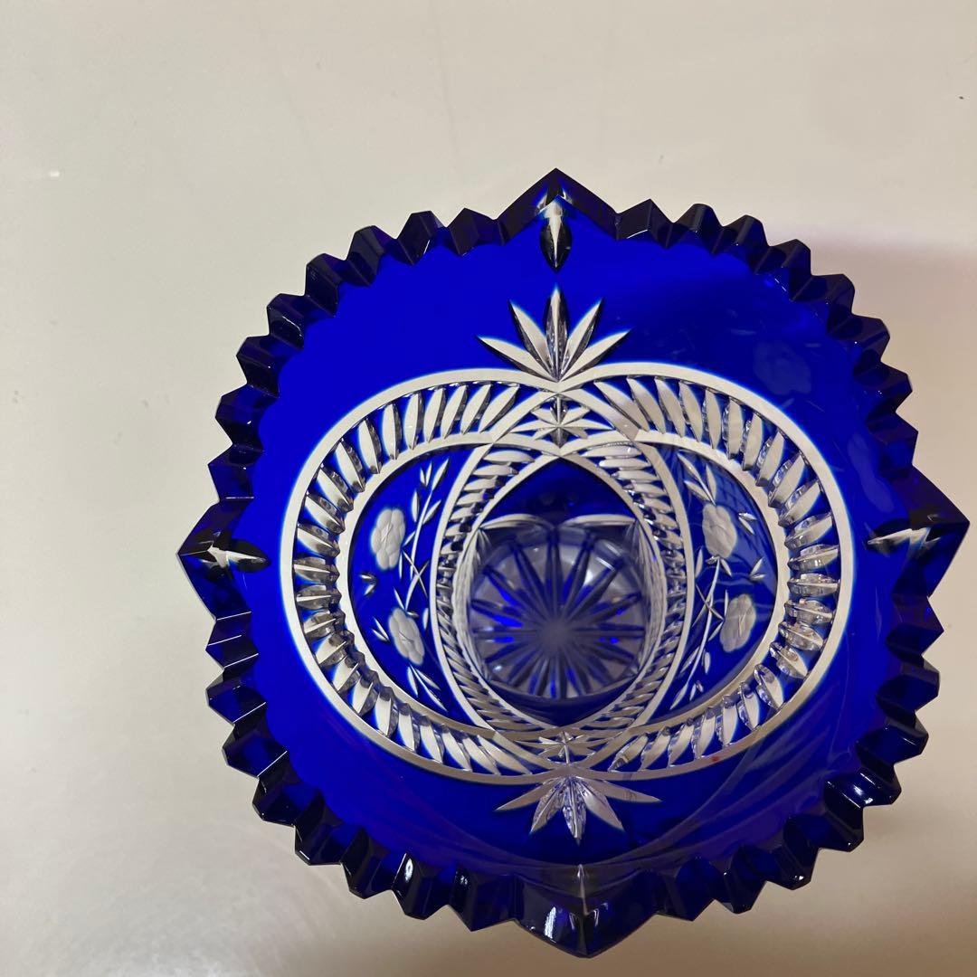 ESV034 【未使用】KAMAYチェコ製ボヘミアグラス、青被せハンドカット花瓶