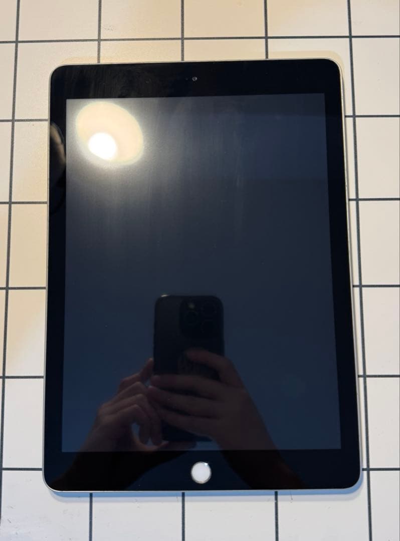 Apple iPad 第6世代 32GB シルバー 本体 ケース付き