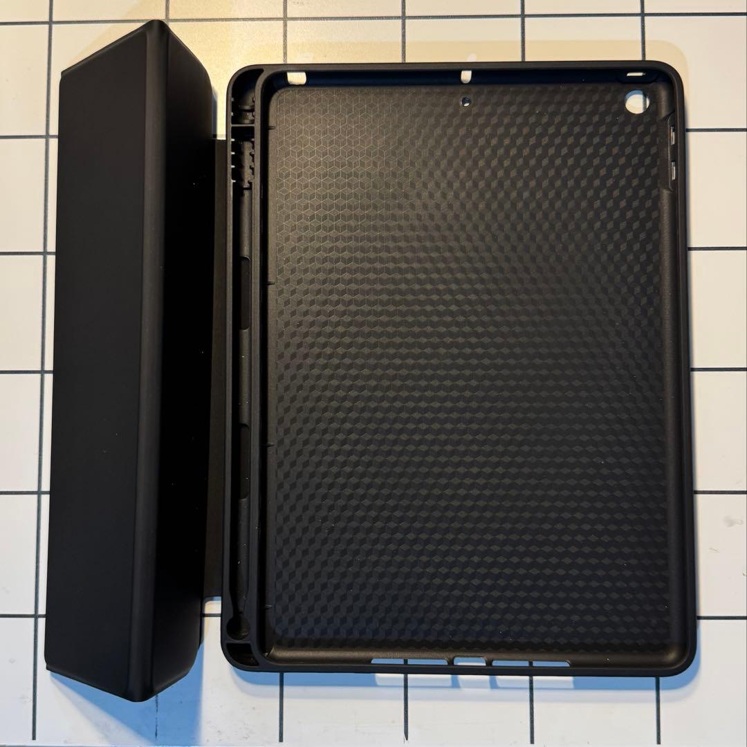 Apple iPad 第6世代 32GB シルバー 本体 ケース付き