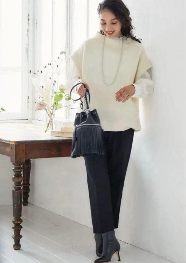 オアーノ　ニットベスト　オフホワイト