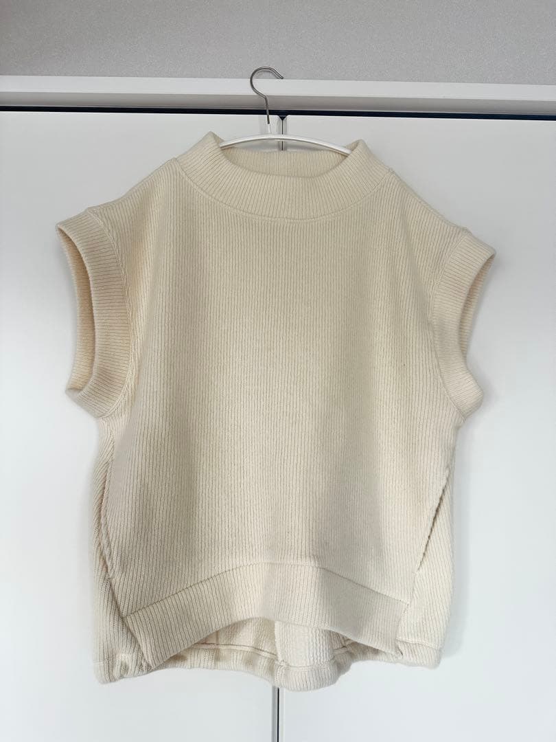 オアーノ　ニットベスト　オフホワイト