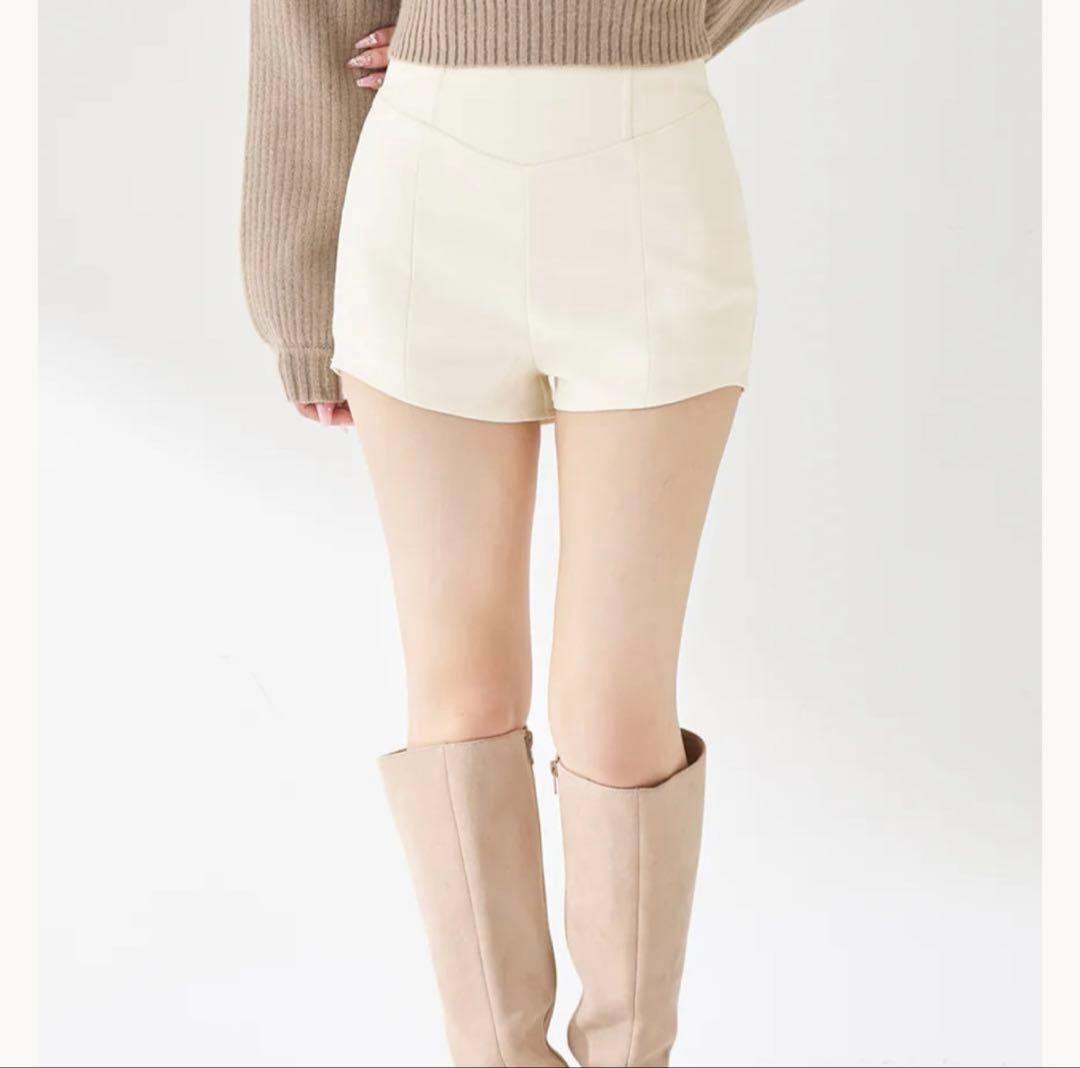 ♡✩.*˚ ダーリッチ 美シルエットショートパンツ ivory