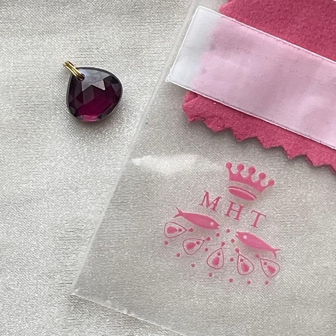 マリーエレーヌ ドゥ タイヤック ガーネット ブリオレットカット・チャーム