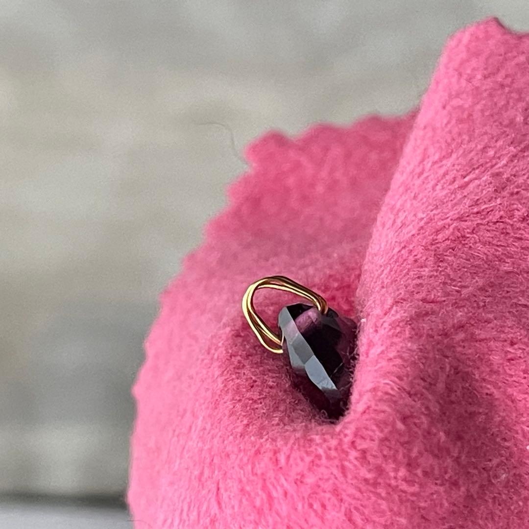 マリーエレーヌ ドゥ タイヤック ガーネット ブリオレットカット・チャーム