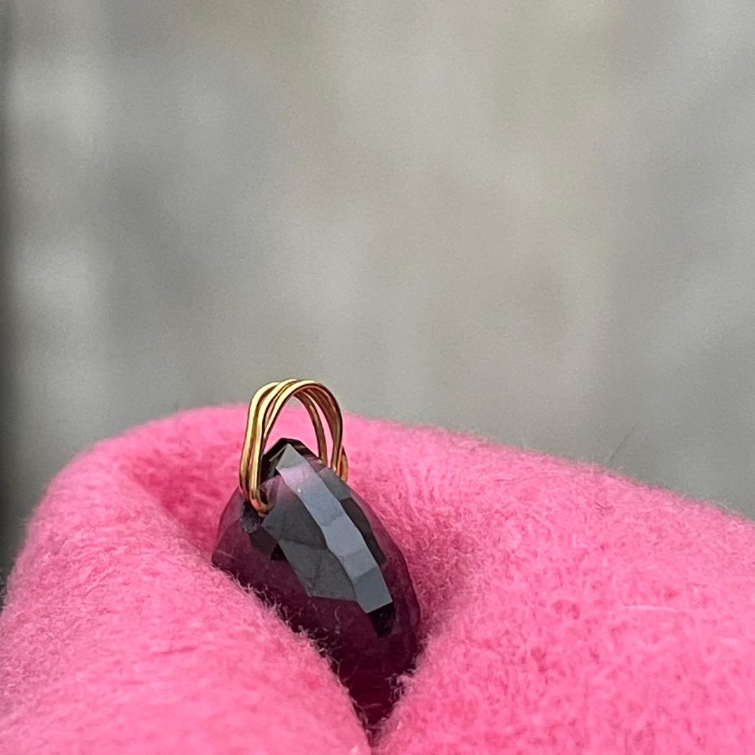 マリーエレーヌ ドゥ タイヤック ガーネット ブリオレットカット・チャーム