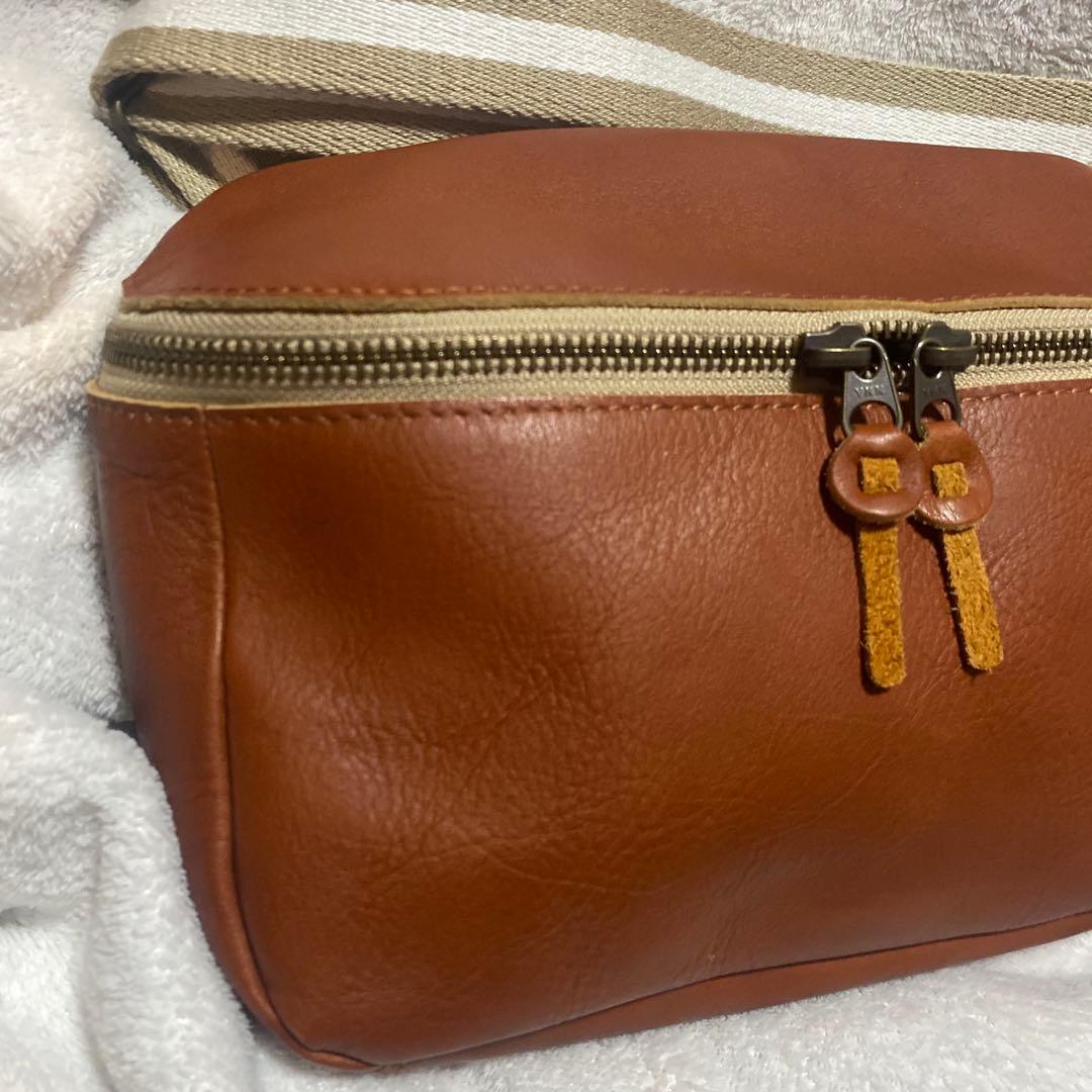 Kanmi カンミ　本革　ボディバッグ　ウエストバッグ　極美品　匿名配送