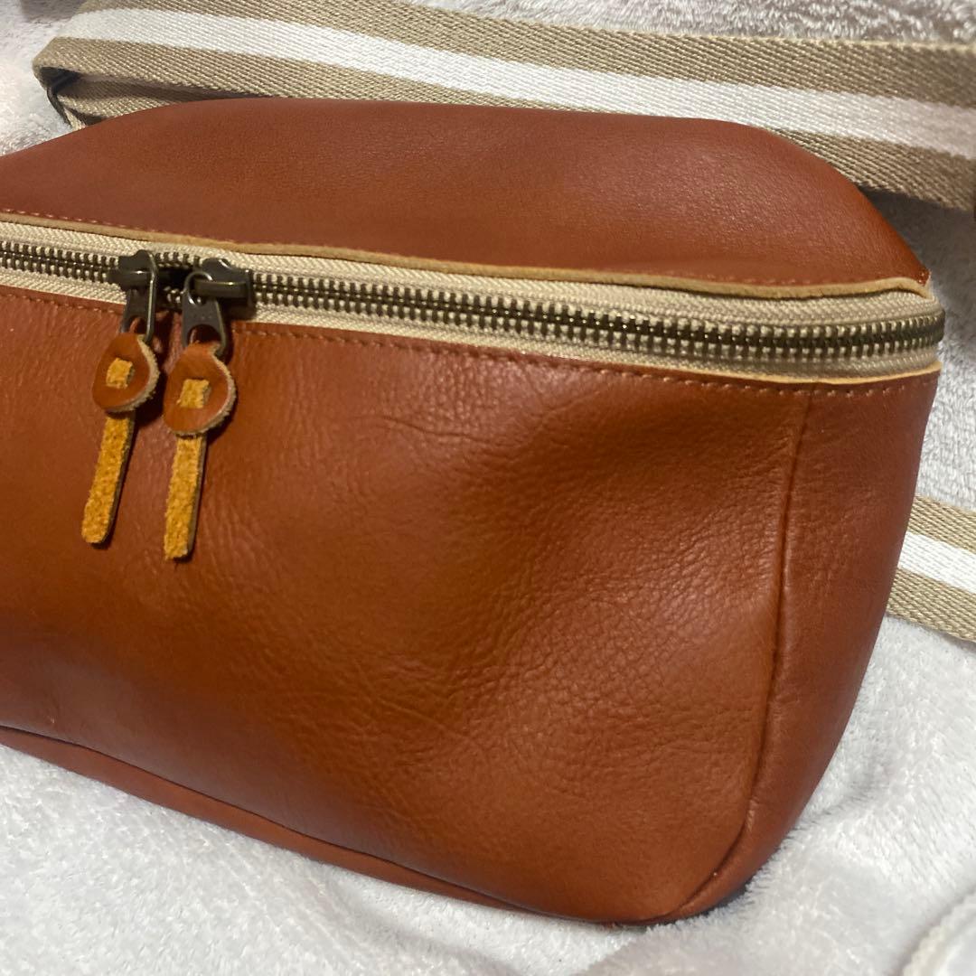 Kanmi カンミ　本革　ボディバッグ　ウエストバッグ　極美品　匿名配送