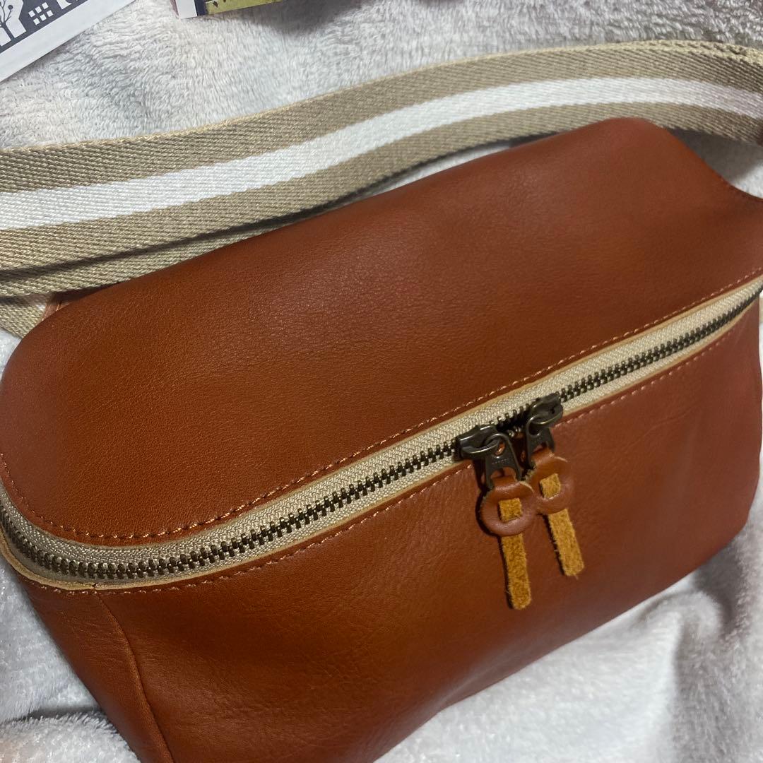 Kanmi カンミ　本革　ボディバッグ　ウエストバッグ　極美品　匿名配送