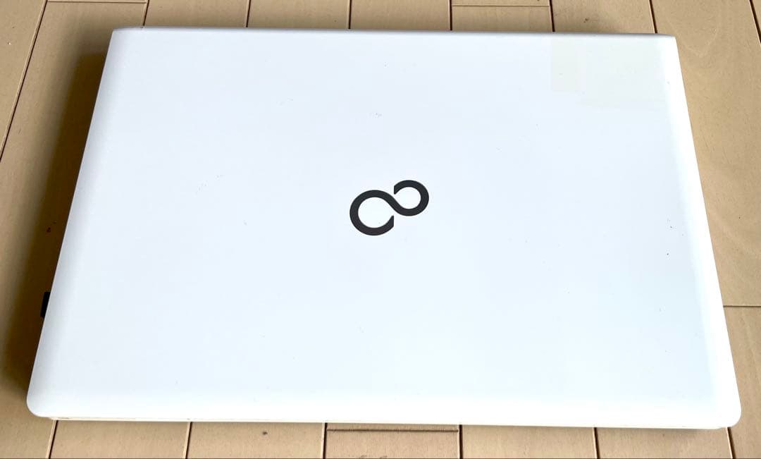 【極美品】Fujitsu Lifebook 15.6型　WA2/W icore7