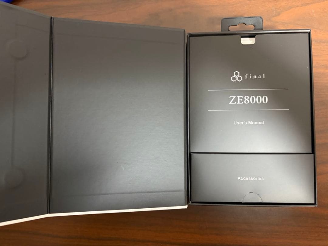 美品 final ZE8000 ブラック 完全ワイヤレスイヤフォン 動作確認済