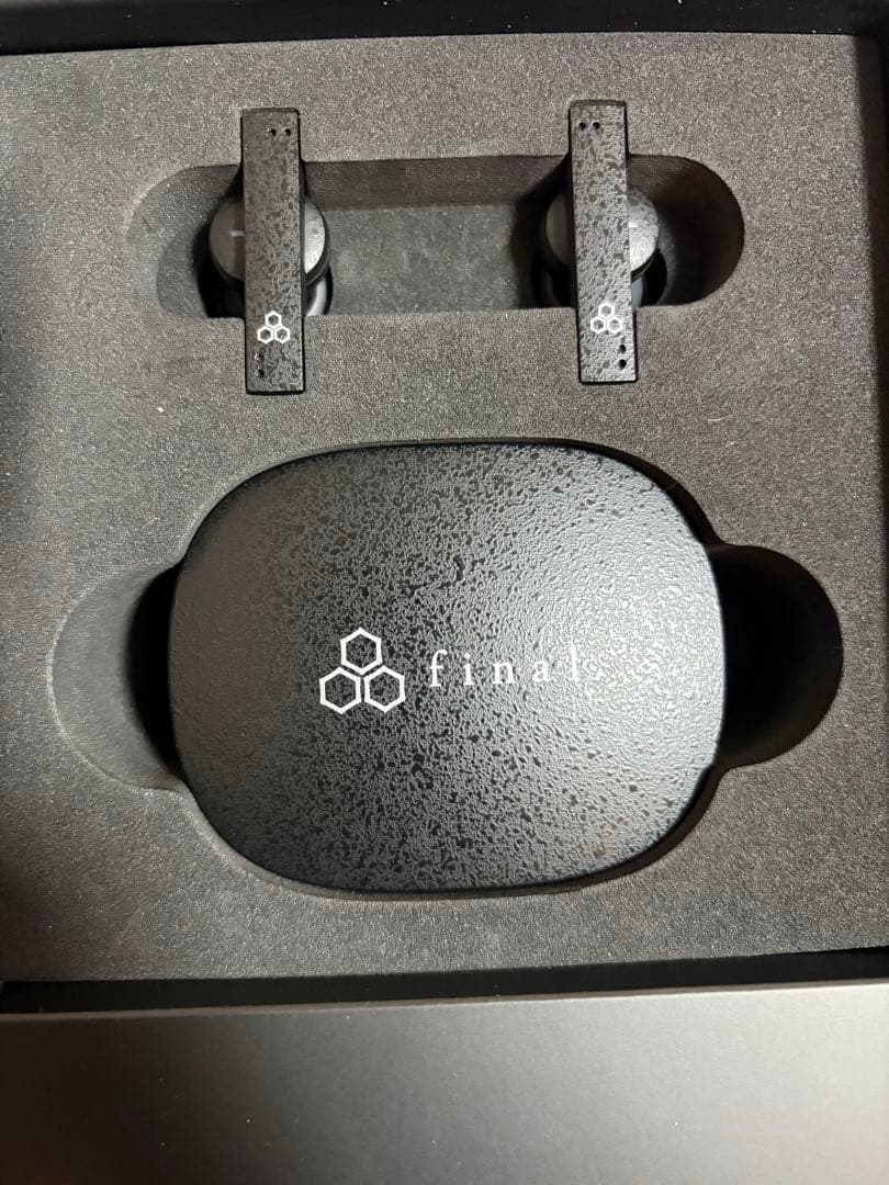 美品 final ZE8000 ブラック 完全ワイヤレスイヤフォン 動作確認済