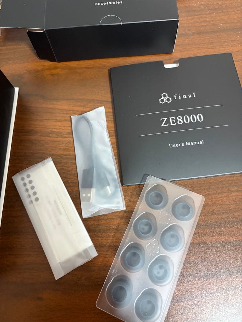 美品 final ZE8000 ブラック 完全ワイヤレスイヤフォン 動作確認済