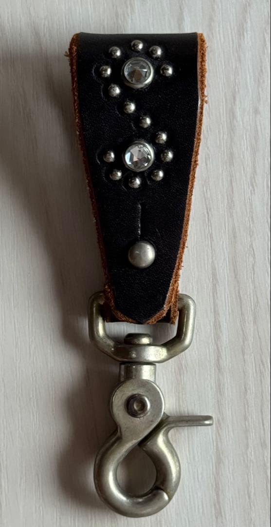 HTC スタッズ キーホルダー クリアストーン ブラック