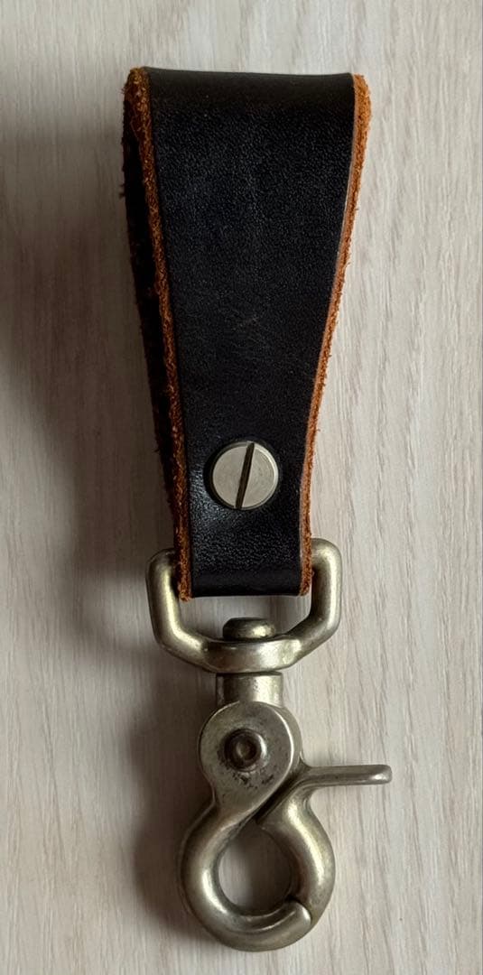 HTC スタッズ キーホルダー クリアストーン ブラック