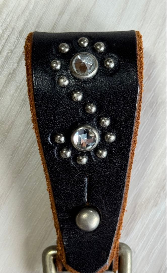 HTC スタッズ キーホルダー クリアストーン ブラック