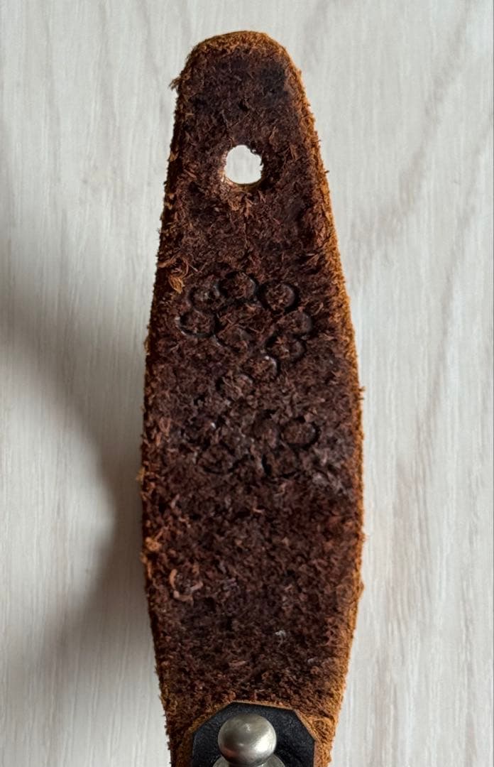 HTC スタッズ キーホルダー クリアストーン ブラック