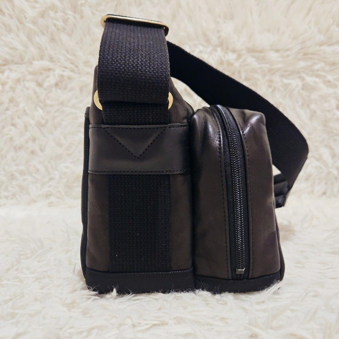 美品 アルティザン&アーティスト 本革 力メラバッグ GCAM-1000 日本製