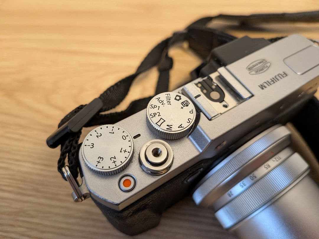 FUJIFILM デジタルカメラ FX-X30 シルバー