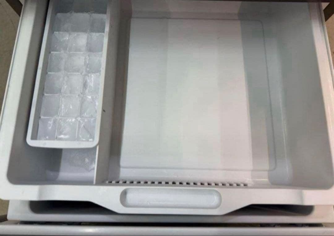 【高年式】 2023年式 282L Hisense 冷蔵庫 HR-D2802S