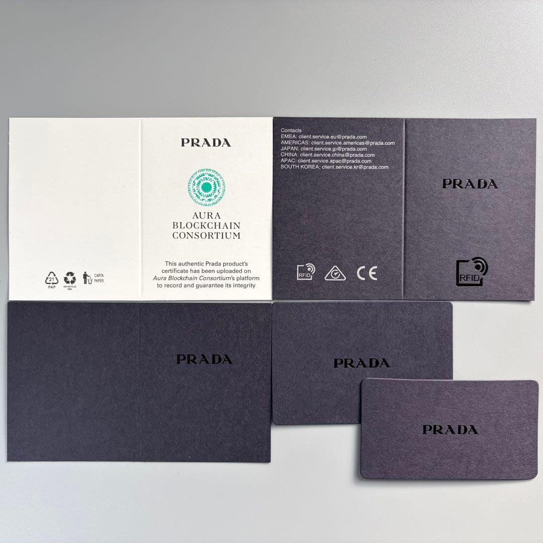 新品 未使用 PRADA プラダ iPhoneケース 15 Pro ロゴ 箱あり