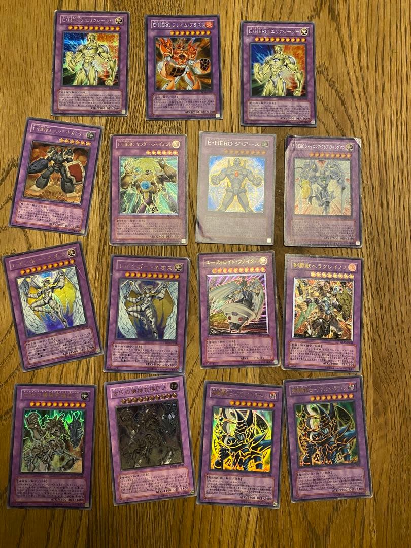 遊戯王カード　まとめ売り　ブルーアイズ　レッドアイズ　ブラックマジシャン