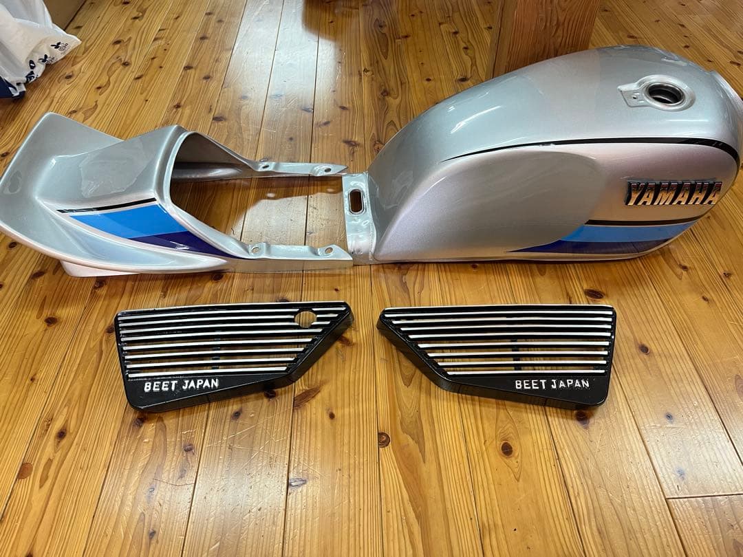 専用　YAMAHA XJ400 XJ550 タンク、サイドカバー、テールカウル