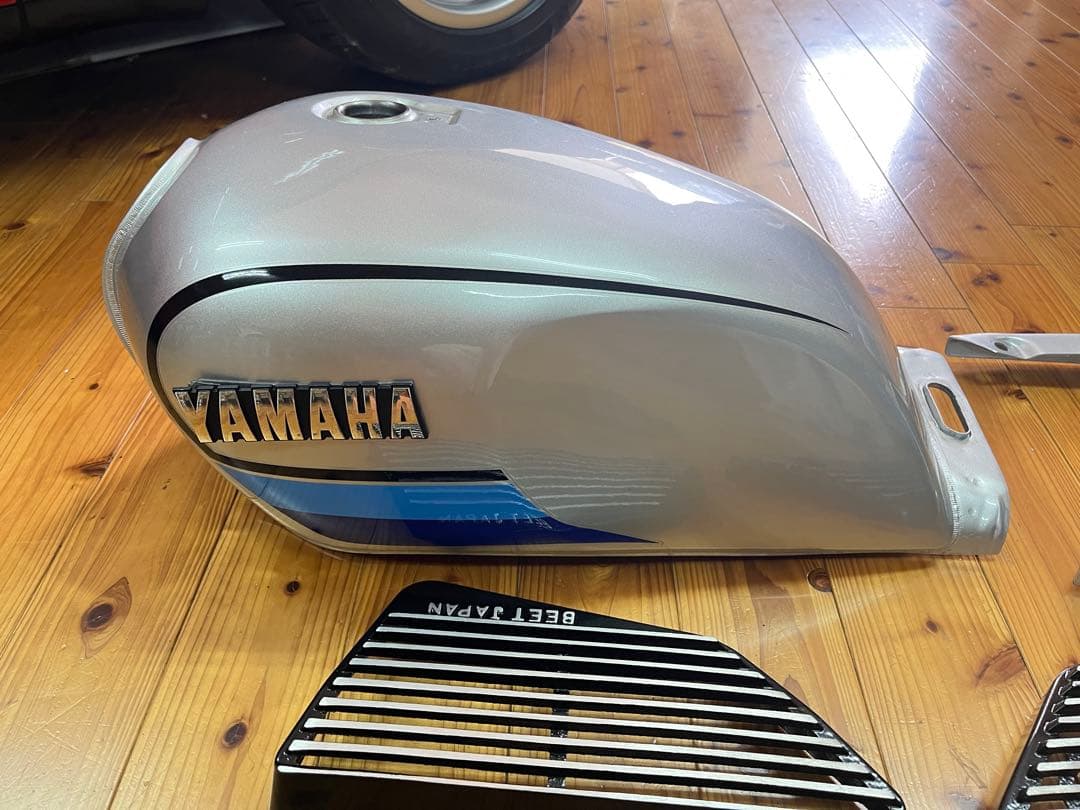 専用　YAMAHA XJ400 XJ550 タンク、サイドカバー、テールカウル