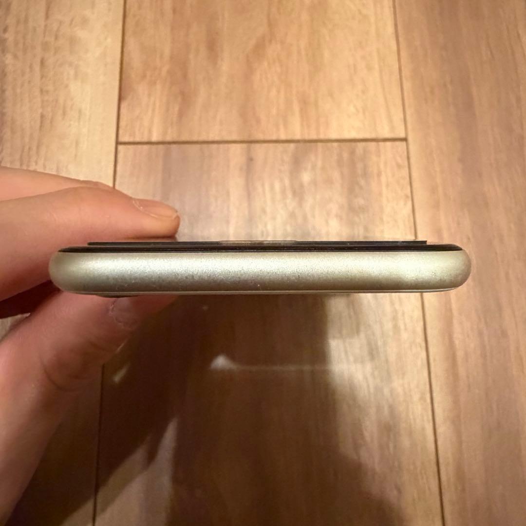 iPhone SE 第3世代　スターライト　64GB