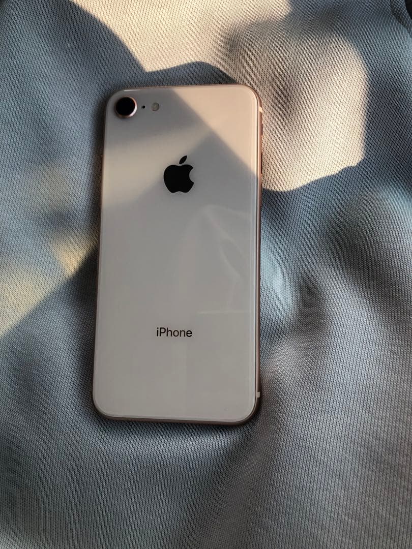 ①超美品 iPhone8 64GB バッテリー最大容量:87 SIMフリー