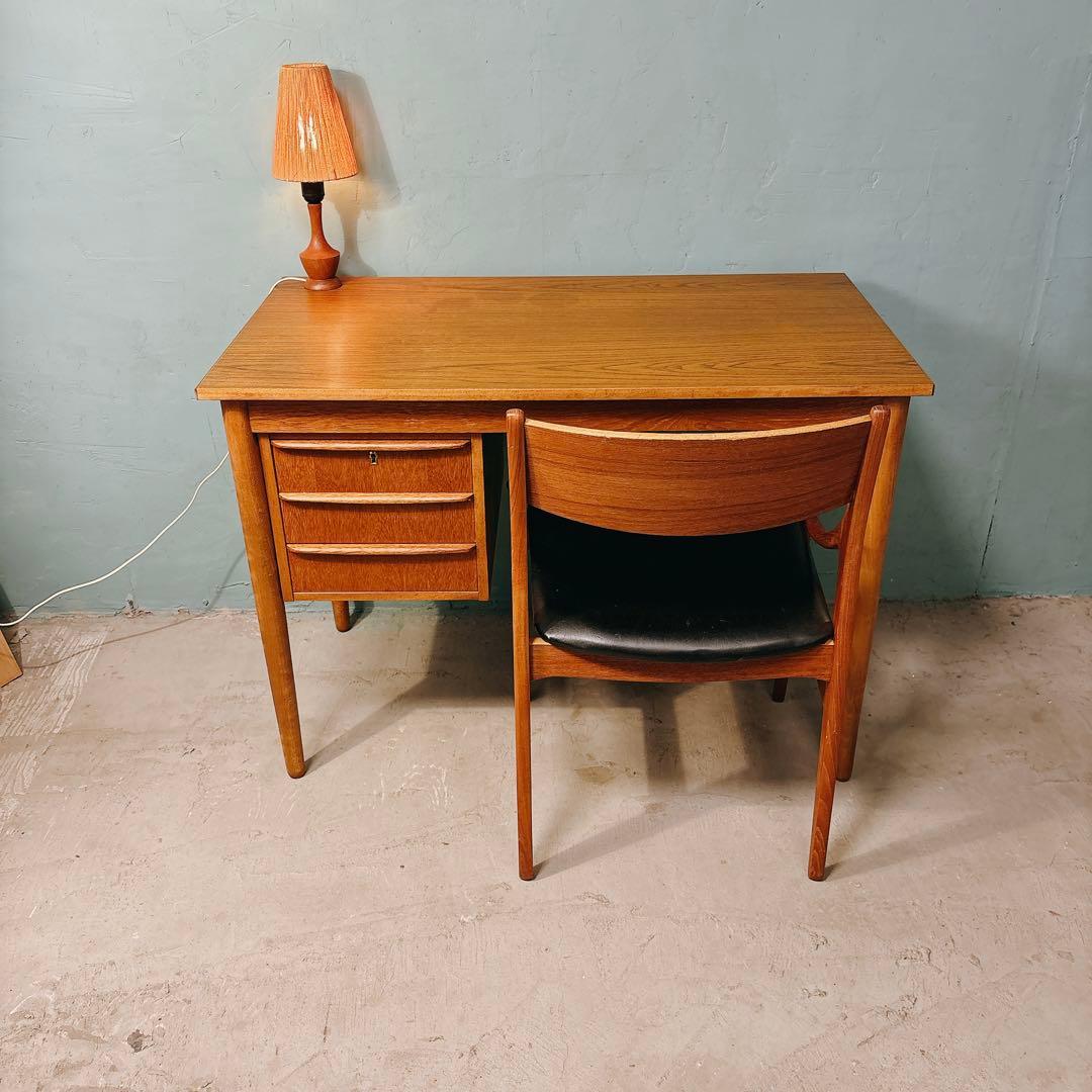 デンマーク　チーク材　デスク　北欧家具　北欧ビンテージ