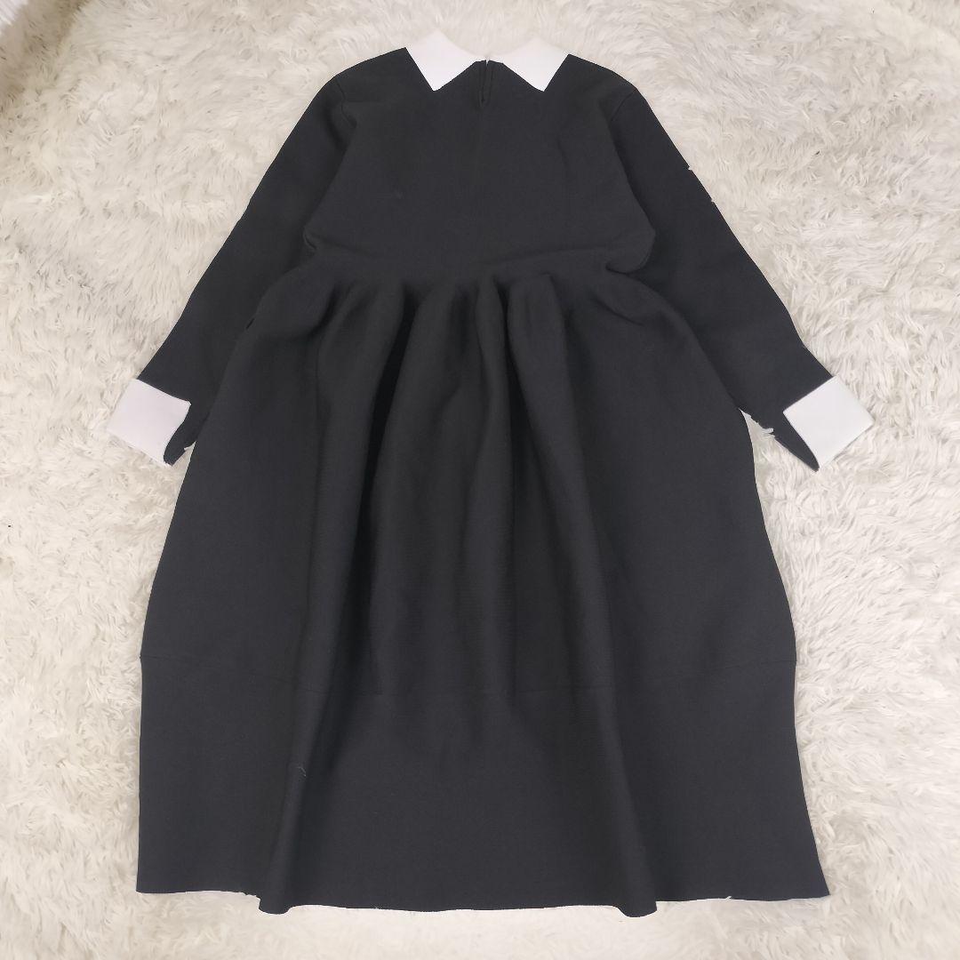 クラシカル 黒ワンピース 白襟×白カフス Aライン フレア スタイル美人