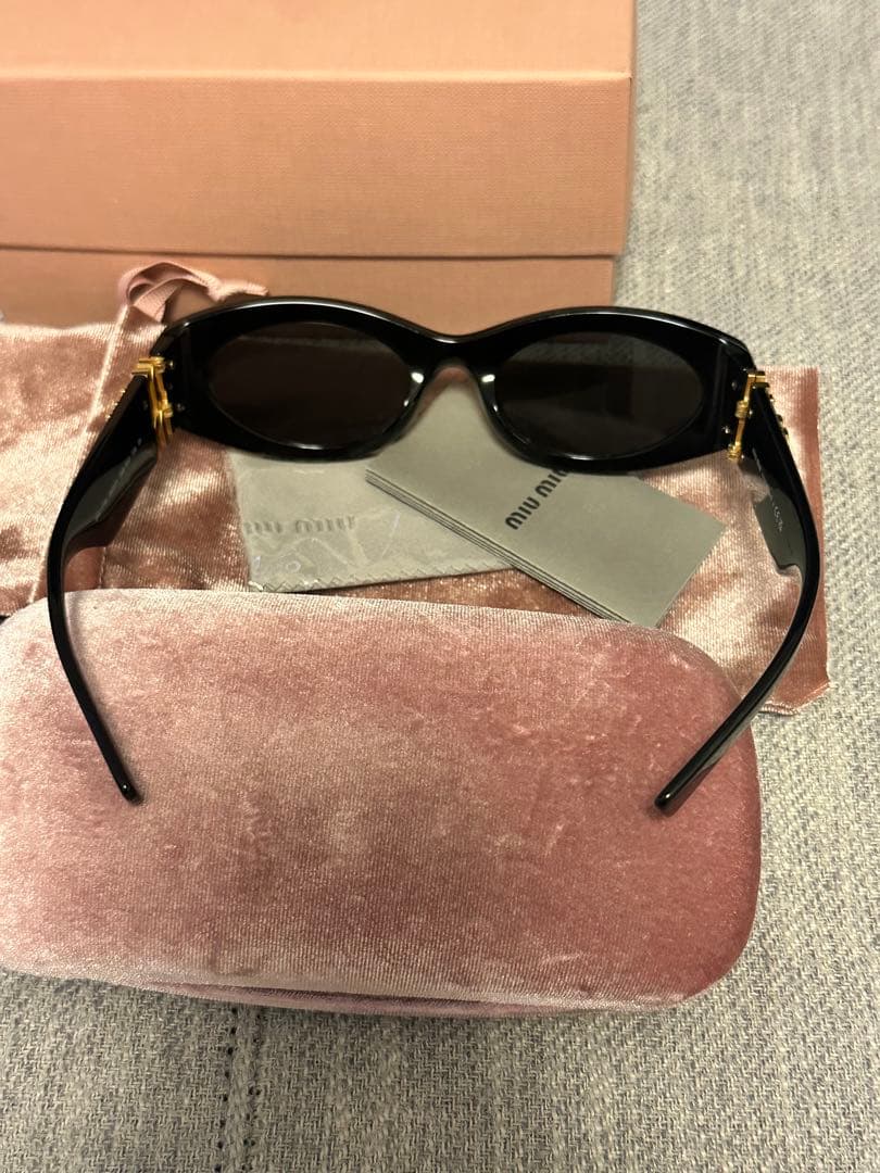 miu miu ブラック サングラス